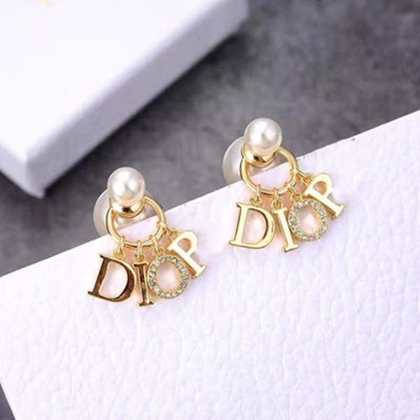 

2021 new designer family earrings pearl hanging letter diamond fashion style trendy, Golden