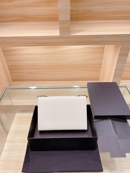 

2021 luxury design mini fashion bag plain letter white