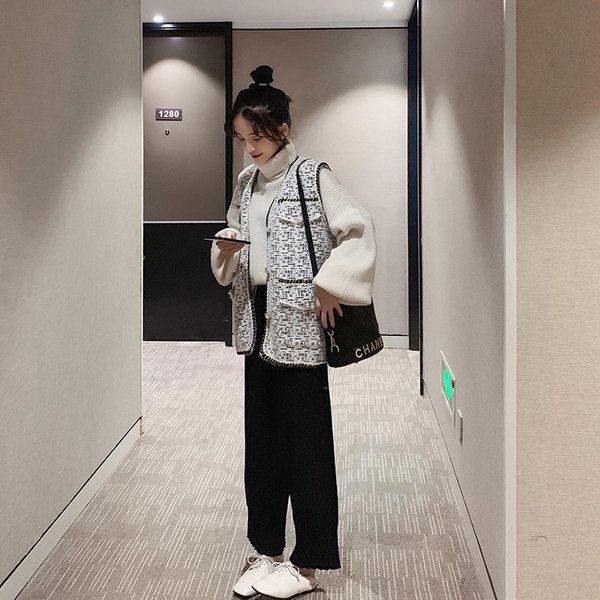 

women's vests 2021 spring autumn women elegant tweed woolen vest ladies buttons pockets plaid female casual loose v-neck waistcoat m291, Black;white