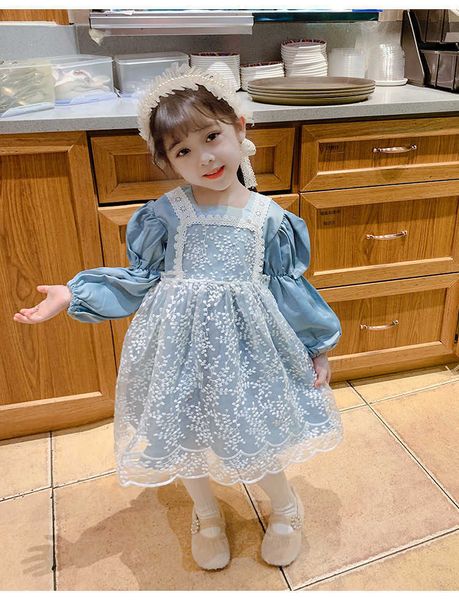 Garotas coreanas Lace Lolita Dress for Kids Espanhol Bordado Vest e Pne Piece Roupas Set Super Bonito Criança Ano Novo 210529