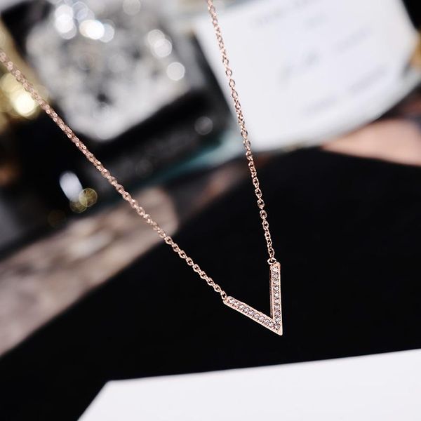 

pendant necklaces yun ruo 2021 rose gold color letter v crystal necklace fashion titanium steel jewelry woman never fade drop, Silver