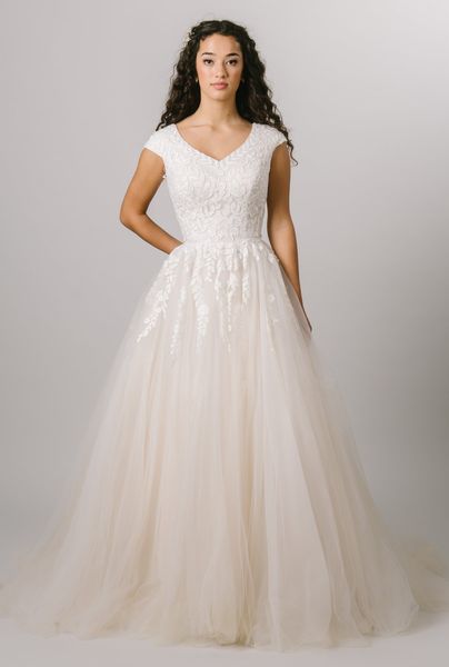 2022 Novo Ivory Champagne Vestidos de Noiva Modestos Vestidos com Mangas de Tampa A-Linha Folhas Lace Tulle V Pescoço Vestidos Noiva Moderna Mangas Made