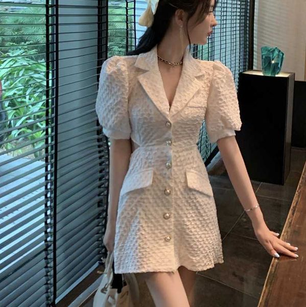Летняя мода темперамент женские ретро корейский стиль выпадает талии однобортный жемчужный рукав маленькое ароматное платье 210531