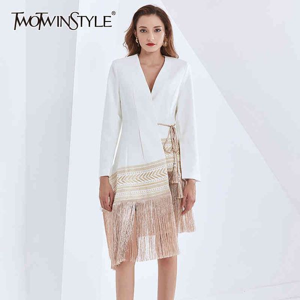 

indie folk blazer for women v neck long sleeve patchwork tassel lace up hit color plus size coat female style 210524, White;black