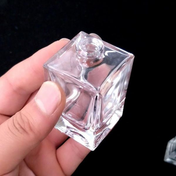 

2022 china factory empty glass perfume bottle 30ml 50ml spray bottle