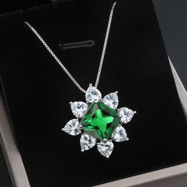 

fashion mosang diamond micro-encrusted zirconium sunflower pendant simple green square diamond necklace female straight, Silver