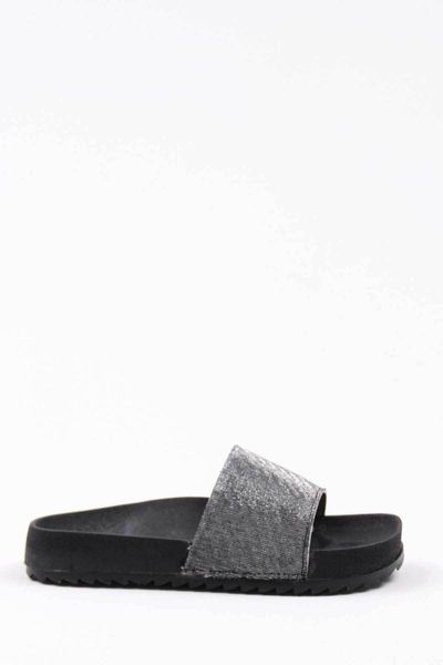 

black women 's slippers