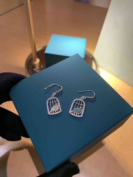 

stud earrings v family caibao bird with s925 silver, Golden;silver