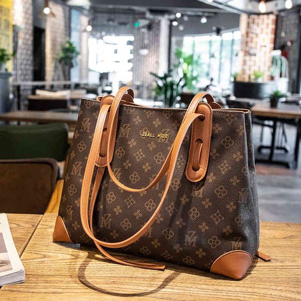 

handbag 2021 autumn and winter women's large capacity child mother fashion old flower tot single shoulder shopping, Black;red