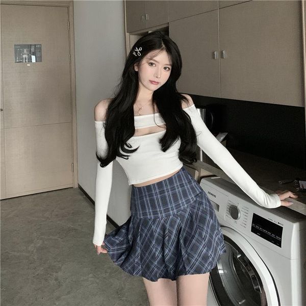 

women's t-shirt chest revealing shoulder short open navel tight long sleeve slim and sexy, White