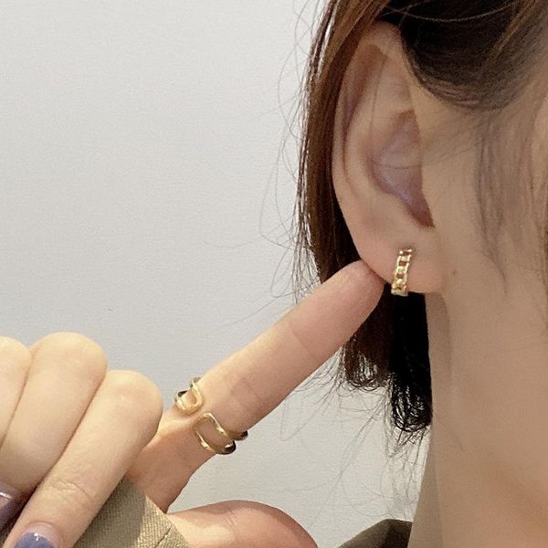 

hoop & huggie 2021 trendy earrings hong kong style ear studs retro simple female small chain buckle bone cold wind, Golden;silver