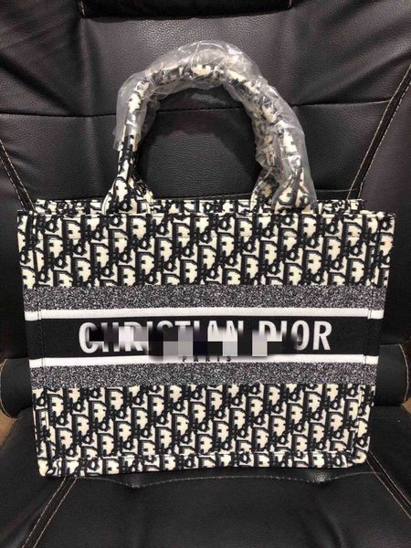 

in the summer of 2020, select d's new 30 style bags for women