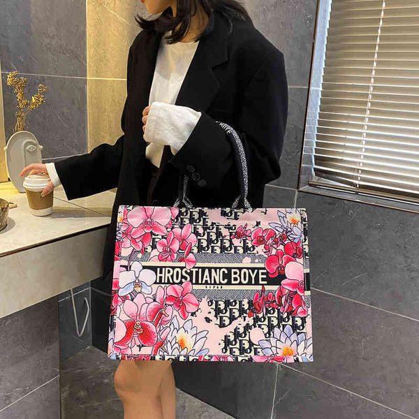 

2022 factory wholesale new flower women's various cosmetics tote single shoulder diagonal cross, Black;red