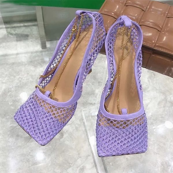 Net Mesh Sottili Sandali con tacco alto Donna Punta quadrata Catena deco Sandali Estate Scarpe da sera sexy da festa 2021 Pompe per banchetti da pista