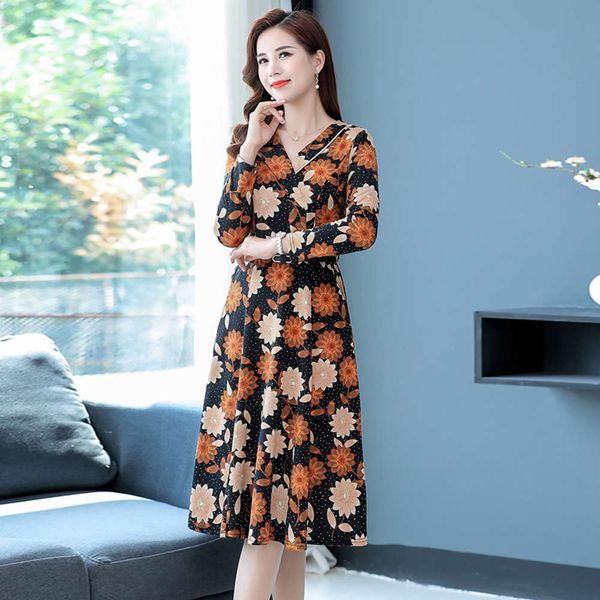 

middle autumn style style v-neck waist over knee long sleeve bottom, White;black