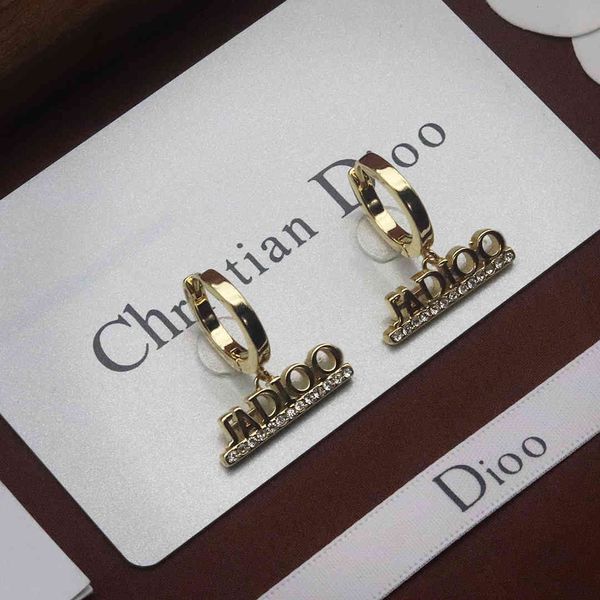 

2021 new designer family 2021 letter ear clip earrings, Golden