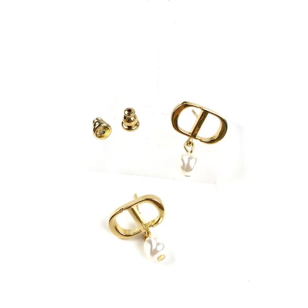 

2021 luxury designer jewelry letter brass simple smooth pearl earrings 925 silver pin versatile, Golden;silver