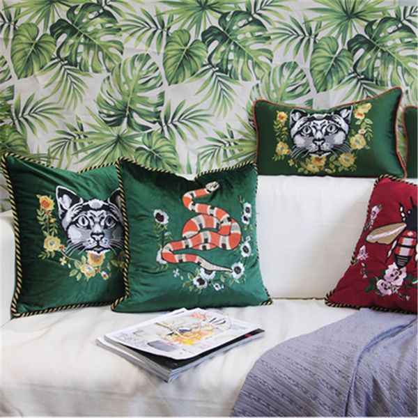 Luxuoso desenhista animal padrão almofada de almofada decorativa caso requintado bordado material de veludo cobrir uma variedade de cores e padrões