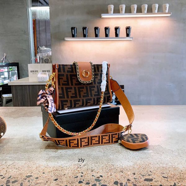 

2021 new advanced foreign style portable messenger one shoulder large capacity bag women's fashion simple zly zly{category} zly