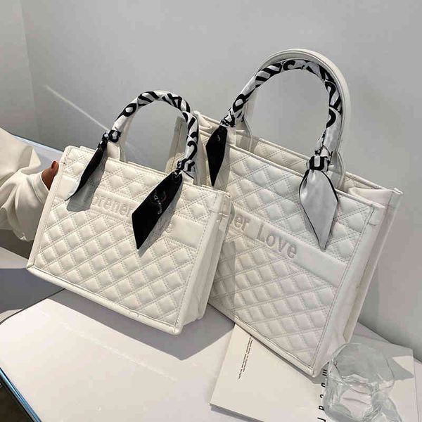 

2022 factory wholesale new large capacity spring and summer lingge women's trendy net red fashion handbag versatile ins tote bag