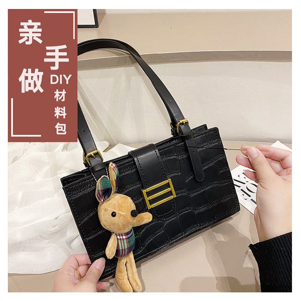 

luxurys designers felicie handbags purse this year's popular hand woven bag is made of women's diy materials, and the armpit sewn, Black;red