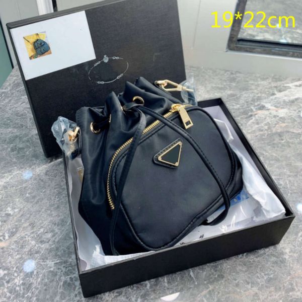 

2021 xury women purs black bucket bags digners crossbody shoulder bag fashion string buckets shopping tot small triangle high o7xp