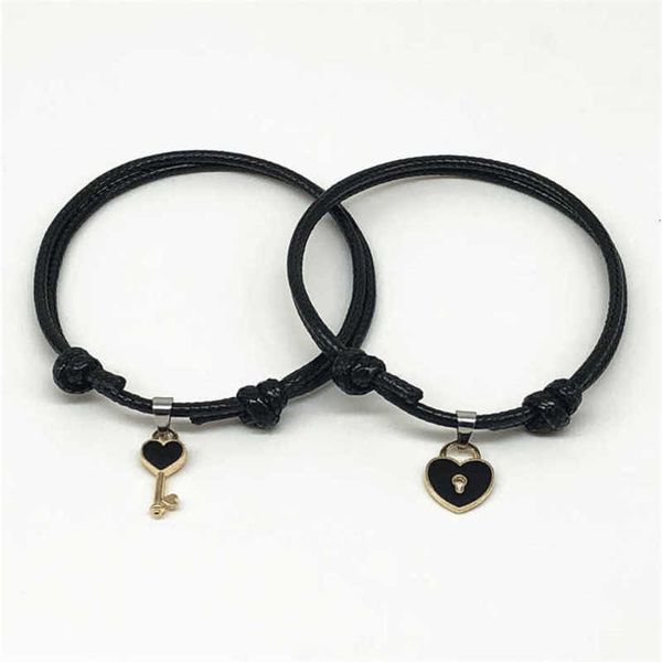 

a pair of simple lovers key love lock bracelet bracelet jewelry, Golden;silver
