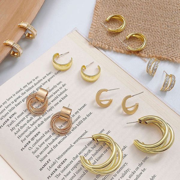 

new east gate gold c-shaped earrings, female korean temperament niche design circle and metal earrings, Black