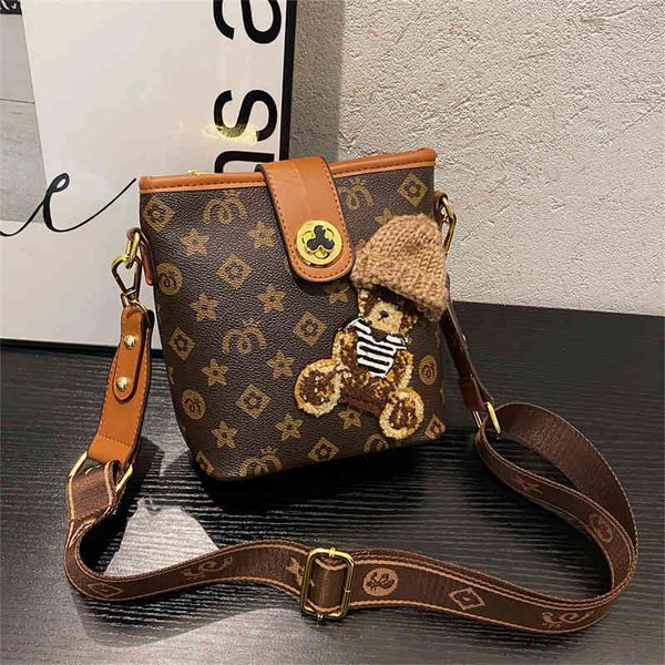 

2022 factory outlet women's new printing bucket women's wide shoulder belt small square net red buckle bag foreign style fashion m