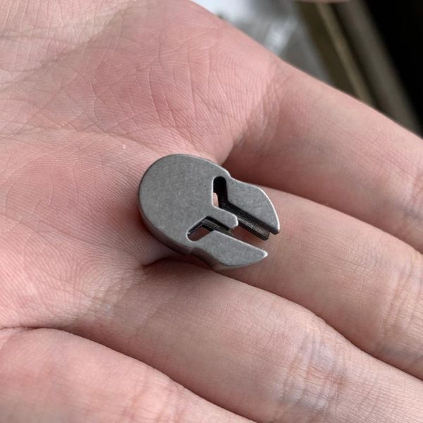 

outdoor gadgets diy accessory small helmet titanium knife beads rope paracord bead