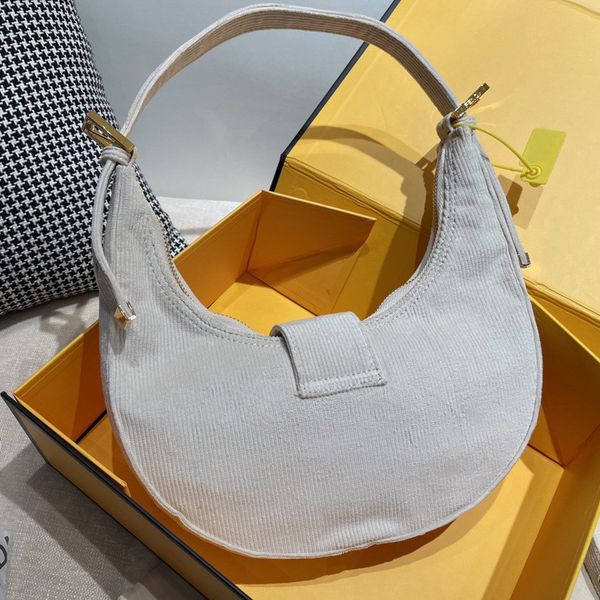 

design s underarm women's summer new fashion texture messenger single shoulder crescent bag