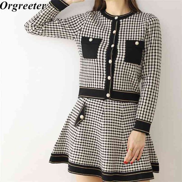 

temperament plaid knitted cardigan + high waist a-line mini skirt two-piece set female autumn arrival vintage knit sets 210602, White
