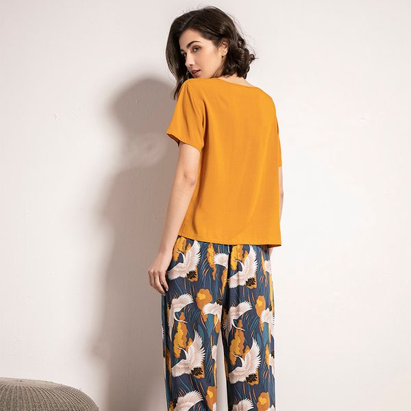 

2021 spring and summer new cartoon crane printed ladies pajamas set short sleeve pants 2pcs soft loose homewear casual wear, Black;red