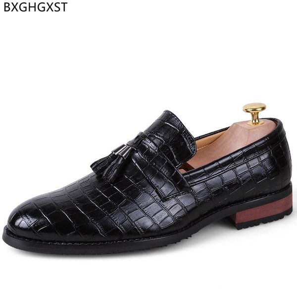 

dress shoes loafers men leather tassels slip on man fashion party for 2021 chaussure de homme zapatos hombre, Black