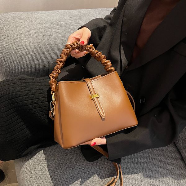 

foreign style simple wrinkled small bag women's 2021 autumn winter bucket single shoulder commuter bag messenger texture
