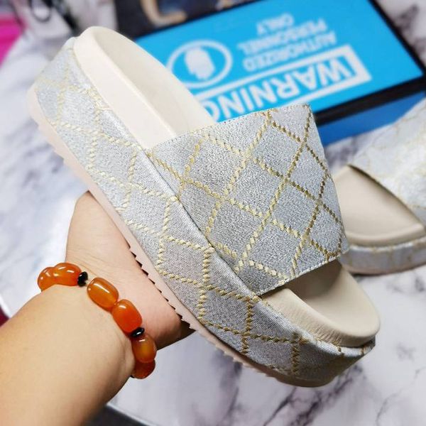

2021 classic women platform slippers sandal slides embroidered cotton summer party beach slippers 5cm platform designer shoes with box, Black