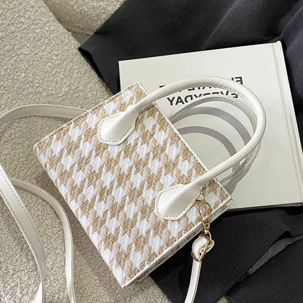 

autumn and winter french minority lattice portable women's new fashion texture versatile one shoulder messenger bag