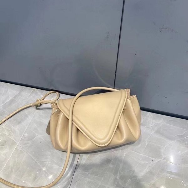 

70% off design hand 2021 new drawstring triangle cowhide flap leather women's dinner portable pleated cloud bag xuxq, Red;black
