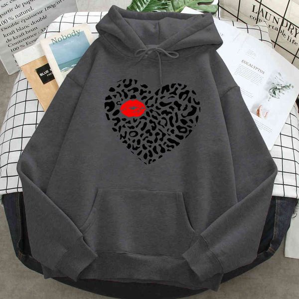 

men's hoodie, red lip and black heart printing, round neck street cloth, retro style, hip-hop, animation