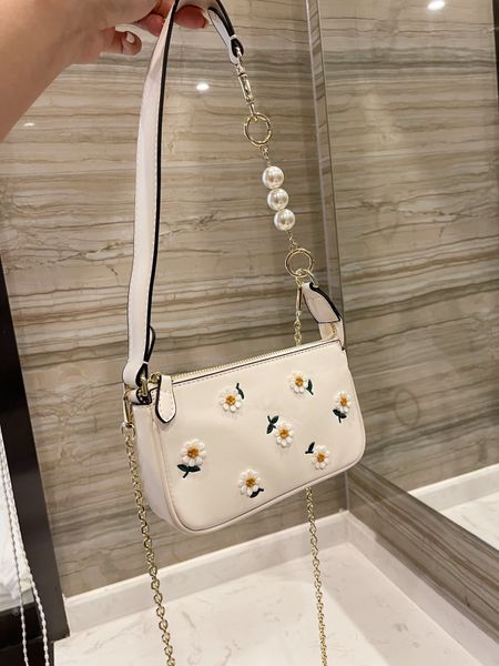

little daisy stereoscopic pearl crescent trouble bag weave oblique cross package hardware collocation delicate fabrics work perfect size 19