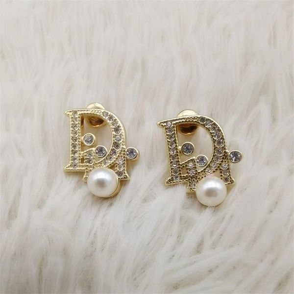 

2021 new designer family earrings women's pearl design in 2021, Golden