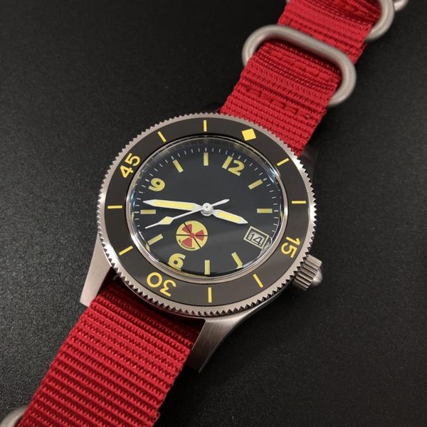 

wristwatches steel dive 1952t mens watches automatic mechanical waterproof 300m watch sapphire crystal japan nh35 diver, Slivery;brown