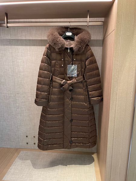 

luxury imported fox fur collar, super good texture, slim 90% white goose down jacket, Black
