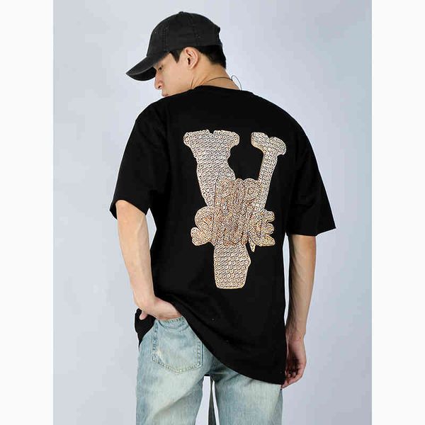 

brand t shirt trendy v and lone two hands combined necklace letter large print short sleeve hip hop couple loose t-shirt, White;black