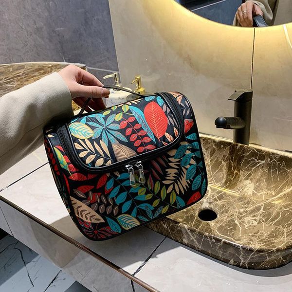 

cosmetic bags & cases 2021 fashion ladies small bag large capacity leaf embroidery washing waterproof thick oxford toiletry storage