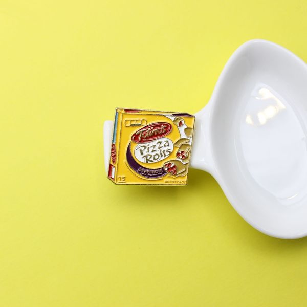 

cartoon pizza rolls pizzabox badge enamel pin pepperoni pizza red bean pie brooches fun trendy lapel brooch jewelry, Blue