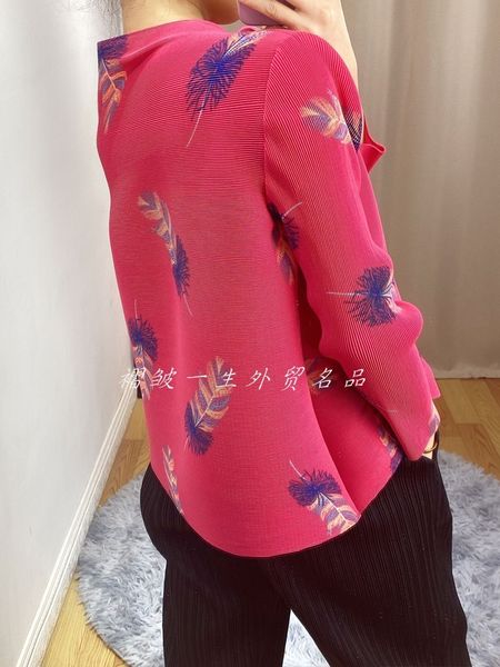 

knits in stock miyake fold long sleeve stand feather print t-shirt, White