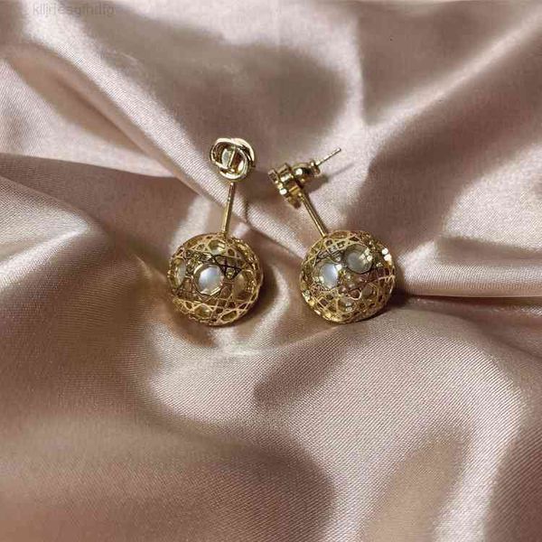 

christian/dio jewelry d home hollowed out brass earrings two high version simple atmospheric ear accessories, Red;brown