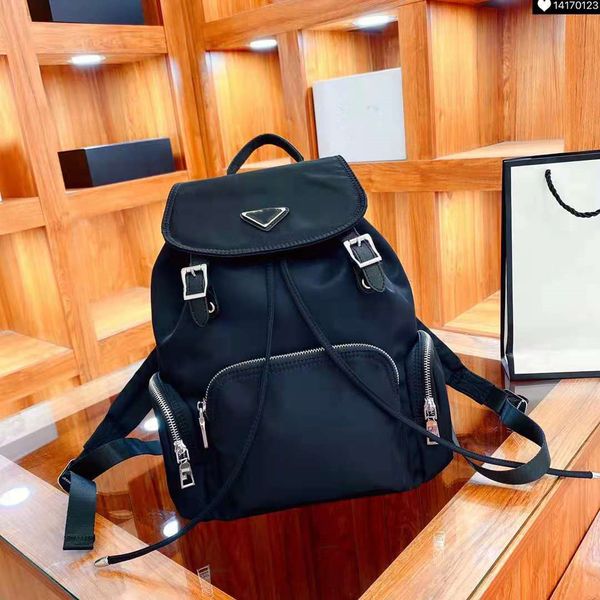 

2021 designer backpack waterproof cloth for men and women