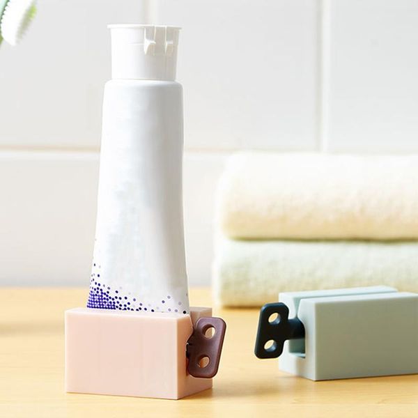 

plastic toothpaste squeezer, bathroom supplies, facial cleanser, press children's rolling rack, tooth cleaning accessories toothbrush h